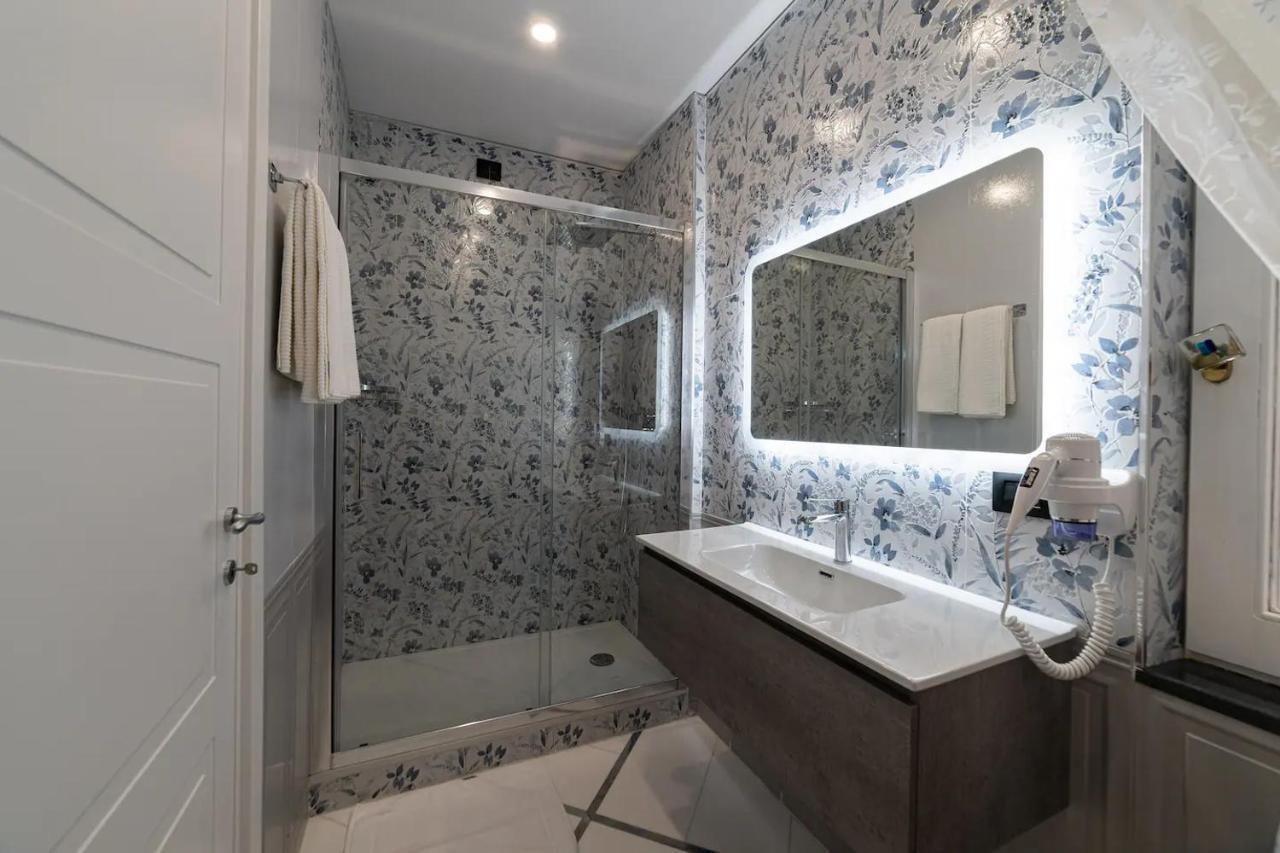 Apartments Hotel Real Suite Napoli Chiaia Mergellina 외부 사진