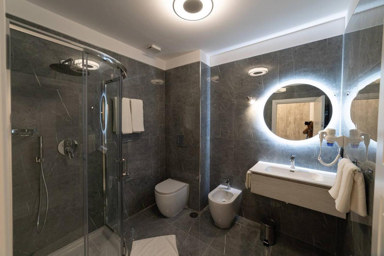Apartments Hotel Real Suite Napoli Chiaia Mergellina 외부 사진